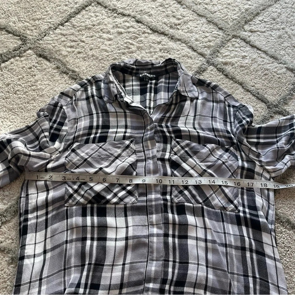 Express flannel plaid shirt button front black white gray oversized XS - Picture 7 of 10